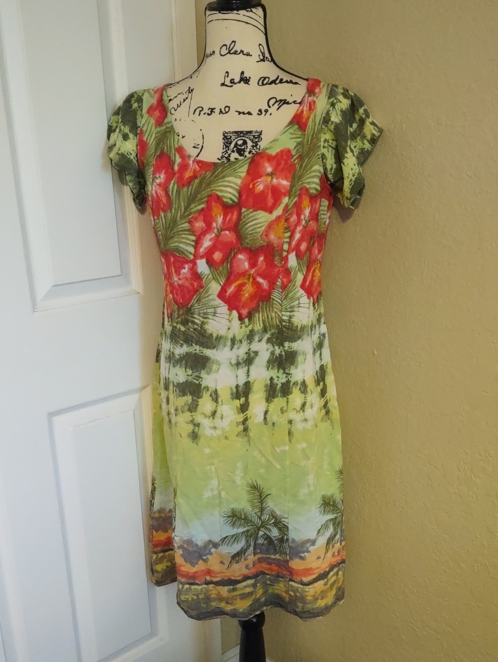 Carol Anderson Tropical Floral Green Scoop Neck Dress similar size M